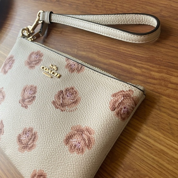 Coach Corner Zip Wristlet Cream With Floral Pink Rose Print With Hangtag - Picture 3 of 8